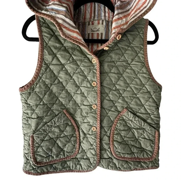 QUILTED COTTON BUTTON FRONT HOODED VEST LIKE NEW | SIZE: SMALL - Picture 2 of 9